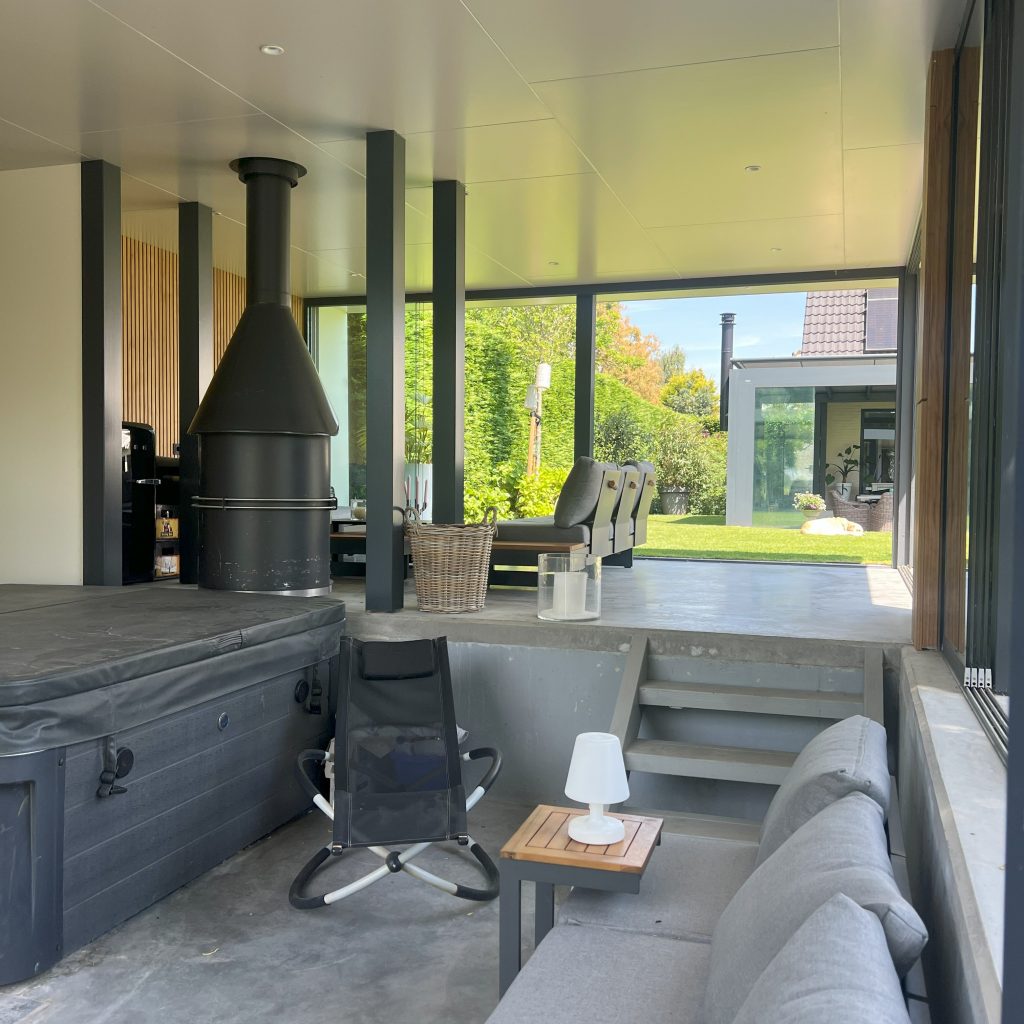 Ellen_Herber_interieurvormgeving_tuinkamer_villa_jacuzzi-houtkachel